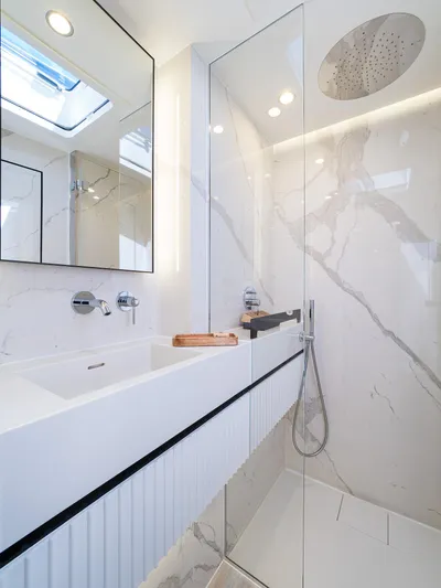 Dessus Yacht Photos Pics 