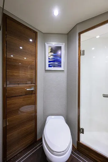 Twin Reels Yacht Photos Pics Viking 68 Twin Reels - Master Head