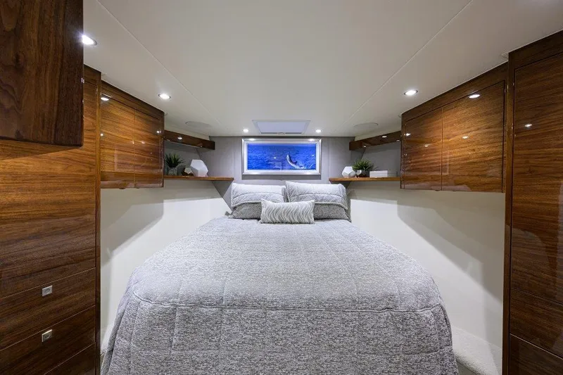 Twin Reels Yacht Photos Pics Viking 68 Twin Reels - VIP Stateroom