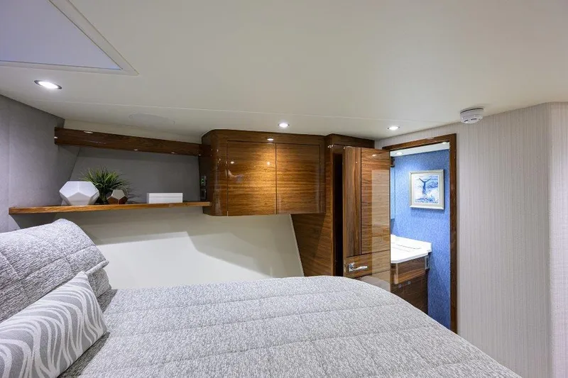 Twin Reels Yacht Photos Pics Viking 68 Twin Reels - VIP Stateroom