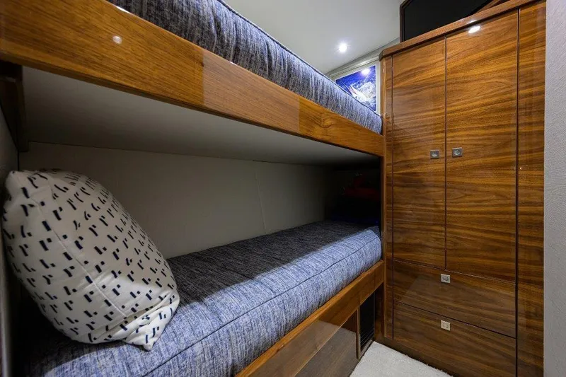 Twin Reels Yacht Photos Pics Viking 68 Twin Reels - Guest Stateroom