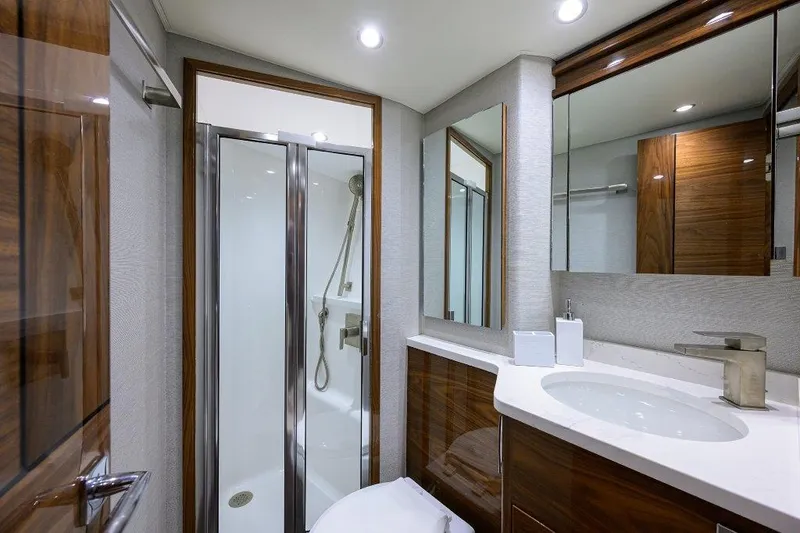 Twin Reels Yacht Photos Pics Viking 68 Twin Reels - Guest Head