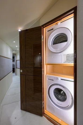 Twin Reels Yacht Photos Pics Viking 68 Twin Reels - Laundry