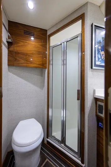 Twin Reels Yacht Photos Pics Viking 68 Twin Reels - Crew Head