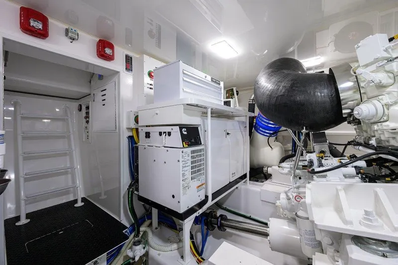 Twin Reels Yacht Photos Pics Viking 68 Twin Reels - Engine Room