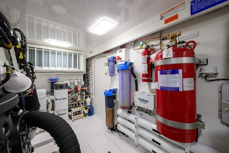 Twin Reels Yacht Photos Pics Viking 68 Twin Reels - Engine Room