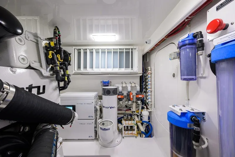 Twin Reels Yacht Photos Pics Viking 68 Twin Reels - Engine Room