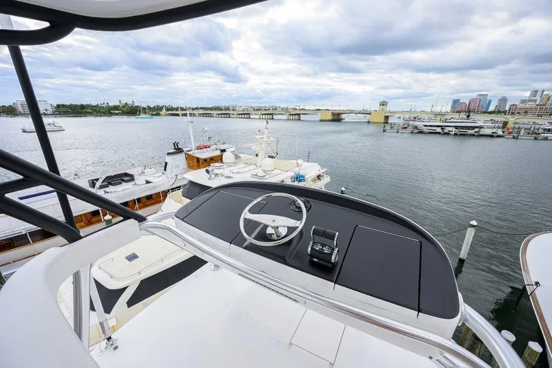 Twin Reels Yacht Photos Pics Viking 68 Twin Reels - Tower