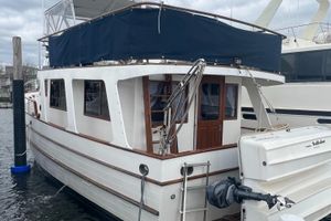 Marine Trader 40 sedan