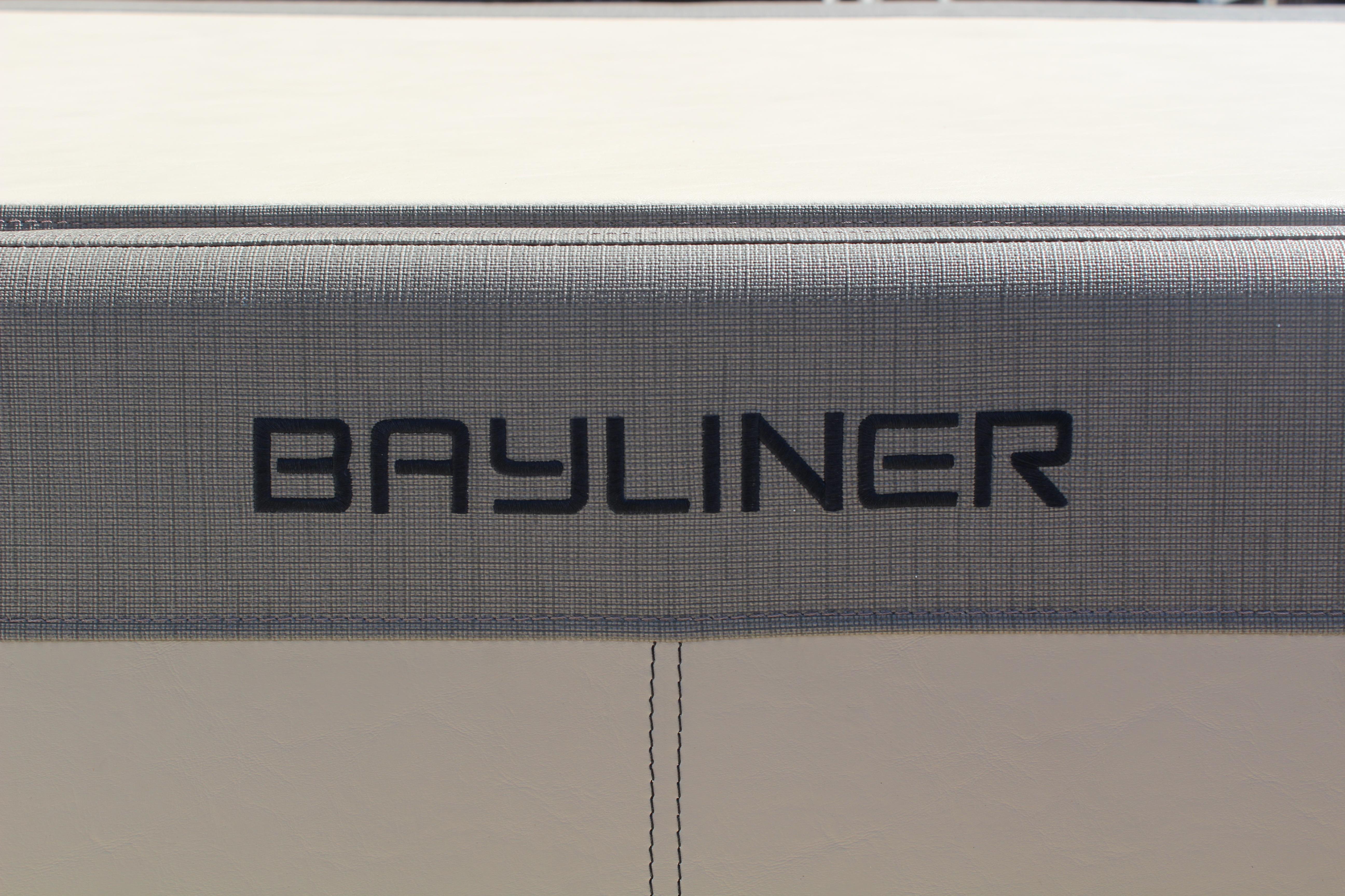 2017 Bayliner VR 5