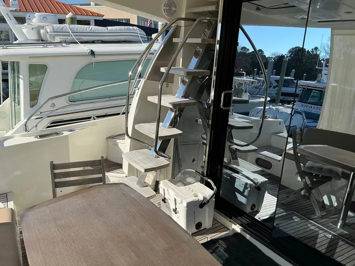 Relax Yacht Photos Pics 