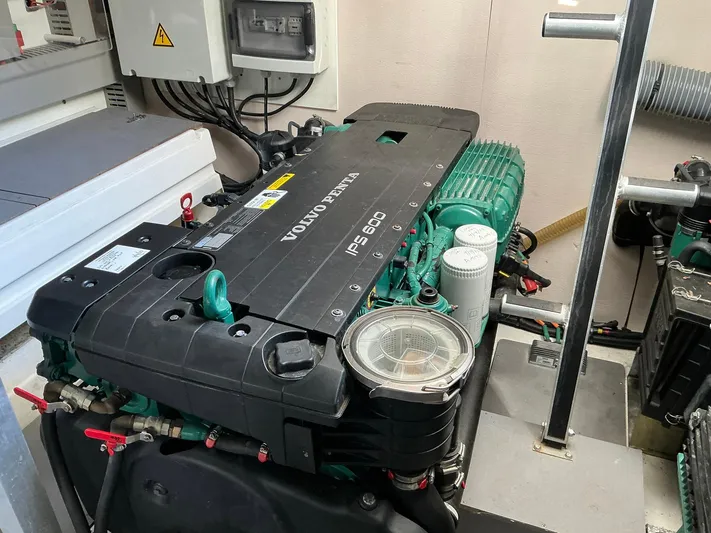 Relax Yacht Photos Pics 