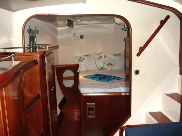 Ocean Mandalay Yacht Photos Pics Interior of 2003 Fountaine Pajot Belize 43 yacht cabin.