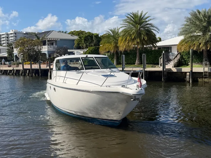  Yacht Photos Pics 2006 Tiara Yachts 4300 Sovran on water near palm trees.