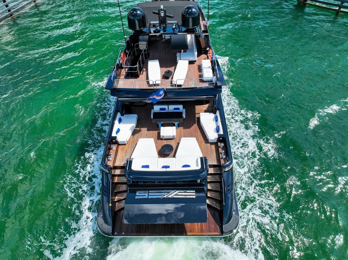 2008 Azimut 103