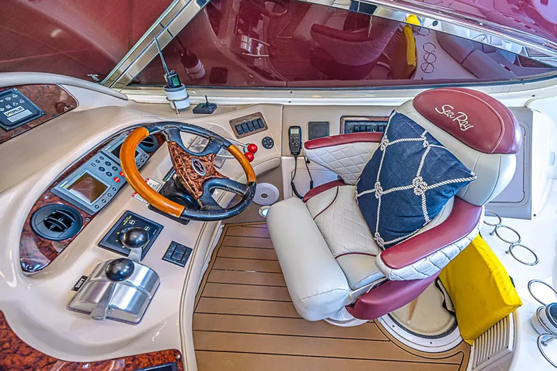 Carolina Girl Yacht Photos Pics Luxurious helm of 2002 Sea Ray 550 Sundancer with plush seating and advanced controls.