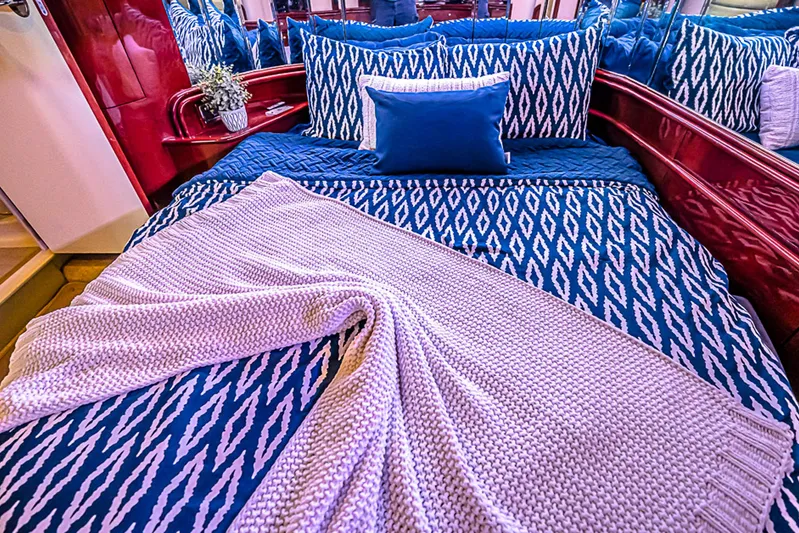 Carolina Girl Yacht Photos Pics Luxurious bedroom interior of 2002 Sea Ray 550 Sundancer yacht with patterned bedding.