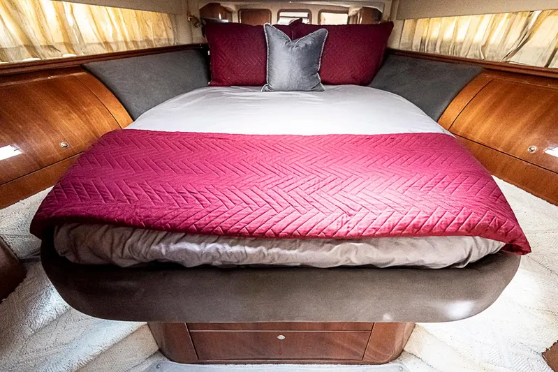 Carolina Girl Yacht Photos Pics Luxurious cabin interior of 2002 Sea Ray 550 Sundancer with elegant bedding.