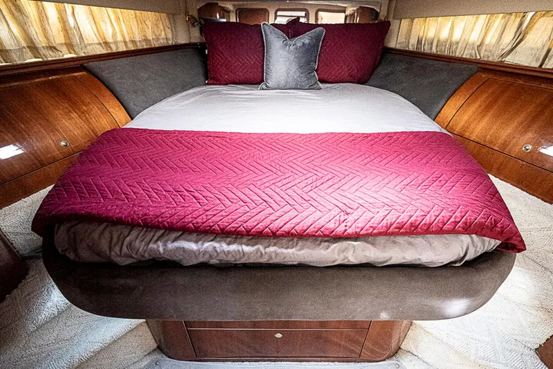 Carolina Girl Yacht Photos Pics Luxurious cabin interior of 2002 Sea Ray 550 Sundancer with elegant bedding.