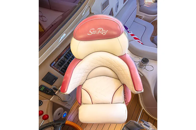 Carolina Girl Yacht Photos Pics Luxurious Sea Ray 550 Sundancer 2002 helm seat with red and white leather design.