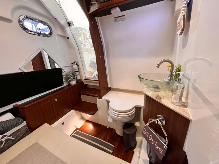 Heads Carolina Yacht Photos Pics 