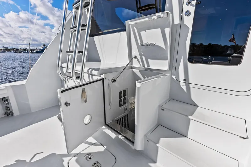 Bombshell Yacht Photos Pics 2003 Hatteras 65 Convertible