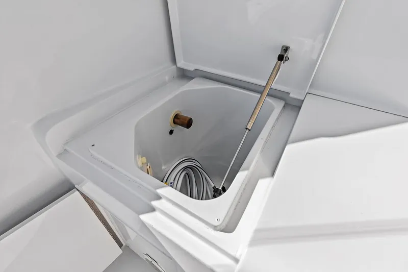 Bombshell Yacht Photos Pics 2003 Hatteras 65 Convertible