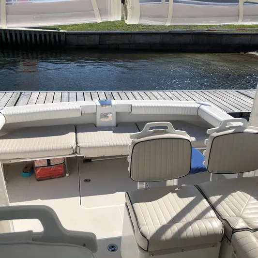 Intermission Yacht Photos Pics 2006 Back Cove 29 boat interior with cushioned seating by the dock.