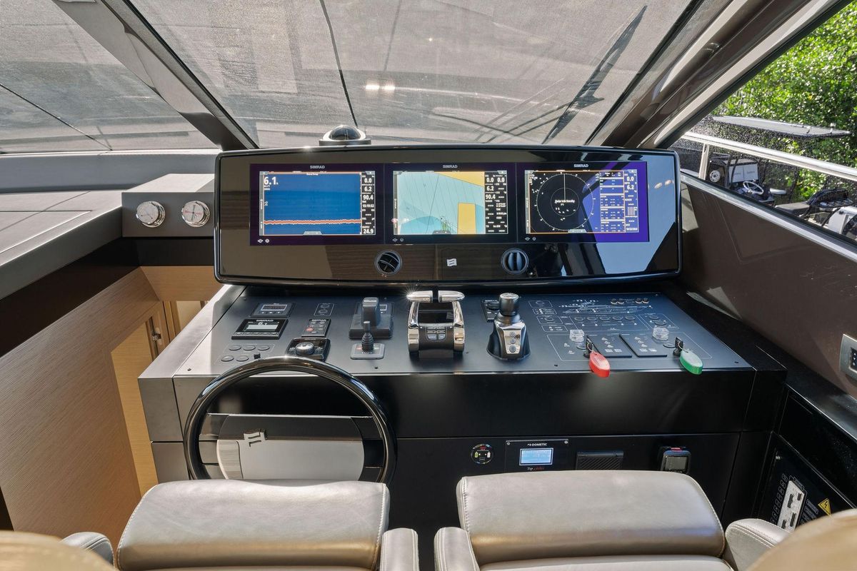 2020 Ferretti Yachts 67 