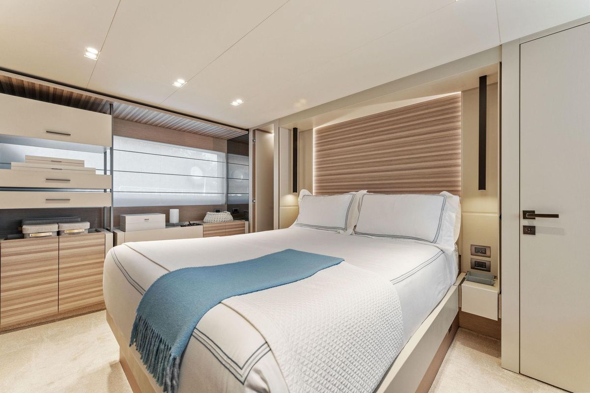 2020 Ferretti Yachts 67 