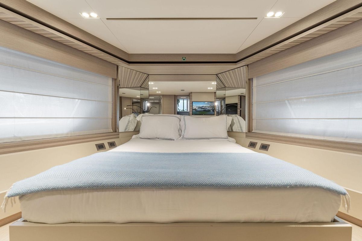 2020 Ferretti Yachts 67 
