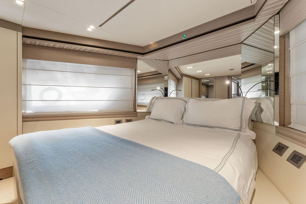 2020 Ferretti Yachts 67 