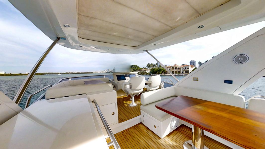 2016 Azimut 66 Flybridge