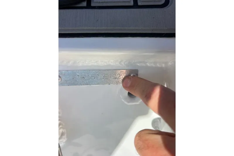 Knot For Sail Yacht Photos Pics Close-up of a 1997 Sea Ray 450 Sundancer hull identification number plate.