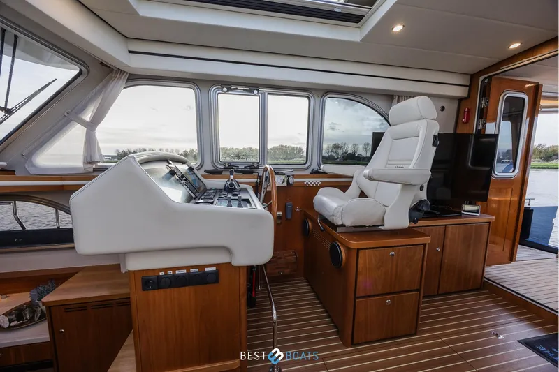  Yacht Photos Pics Luxurious interior of 2017 Linssen Grand Sturdy 470 Wheelhouse with helm and seating.