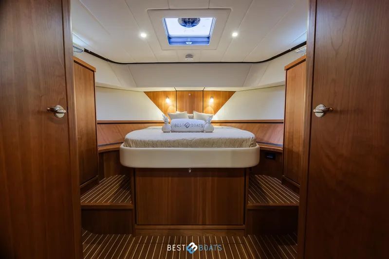  Yacht Photos Pics Luxurious cabin interior of 2017 Linssen Grand Sturdy 470 Wheelhouse yacht.