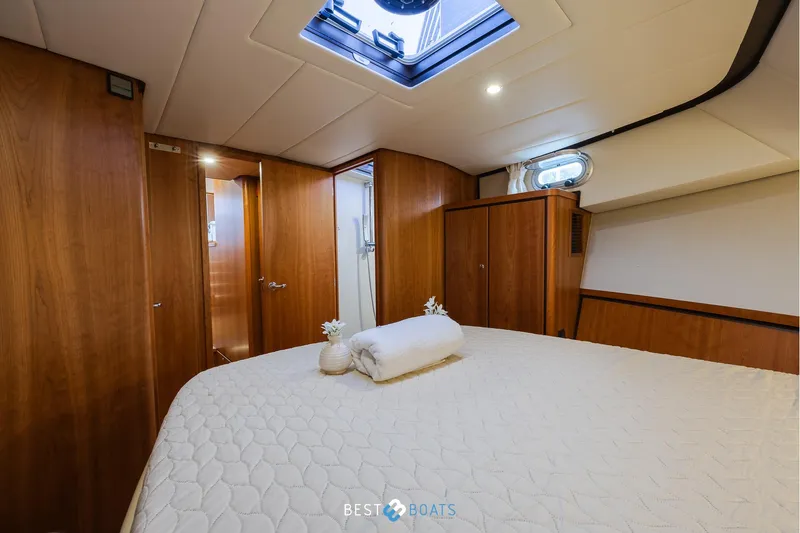  Yacht Photos Pics Luxurious cabin interior of 2017 Linssen Grand Sturdy 470 Wheelhouse yacht.