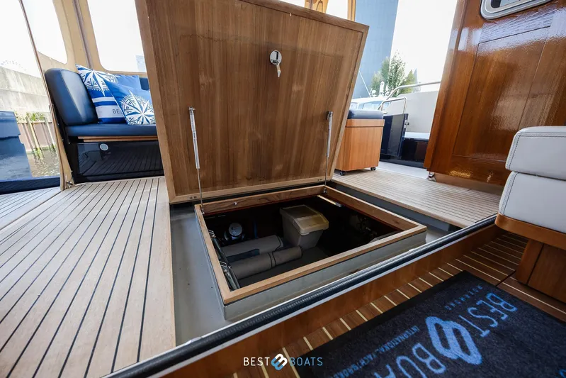  Yacht Photos Pics 2017 Linssen Grand Sturdy 470 Wheelhouse interior with open hatch, showcasing elegant wood finish.