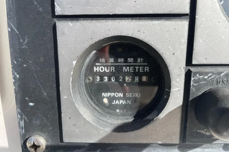  Yacht Photos Pics Hour meter reading 3302.2 hours on a 1999 Hunter 460, Nippon Seiki Japan.