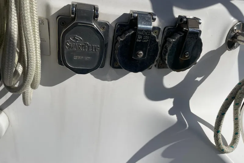  Yacht Photos Pics Electrical outlets on a 1999 Hunter 460 boat, featuring SmartPlug and Marinco connectors.