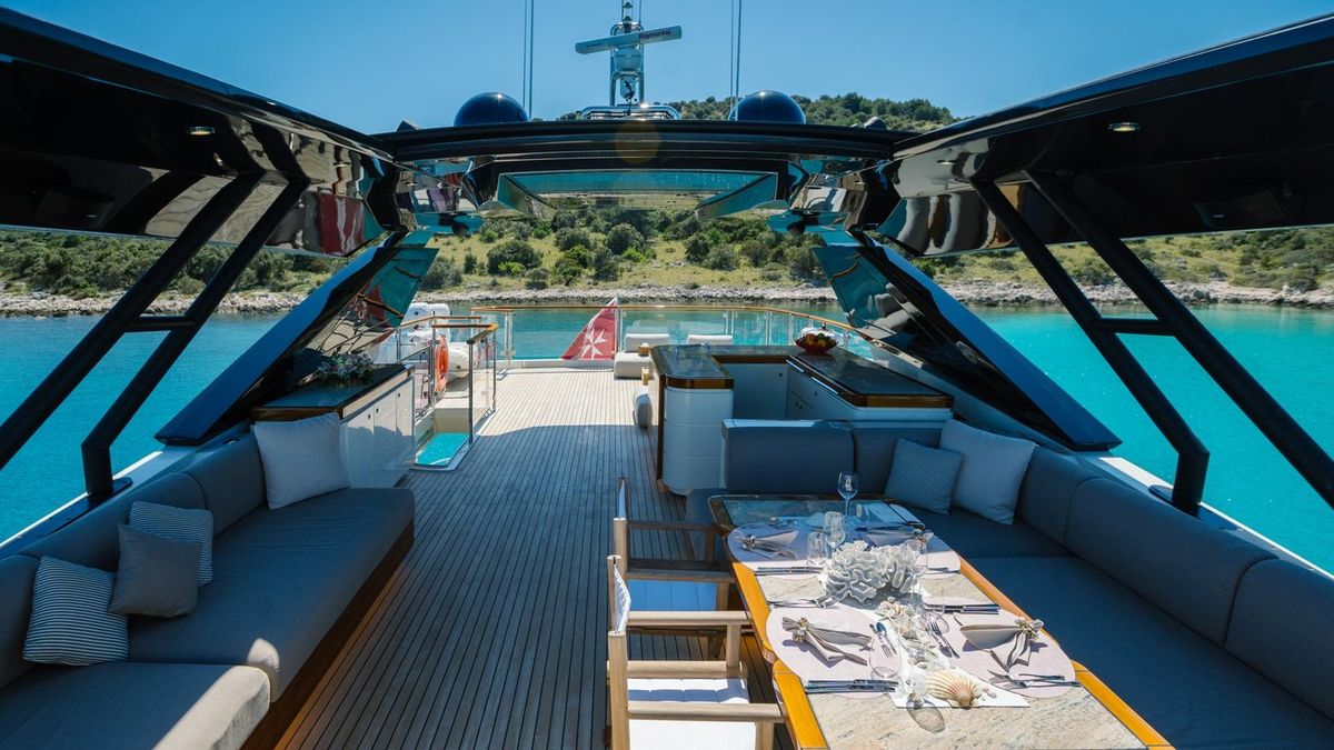 2018 Monte Carlo Yachts 95 