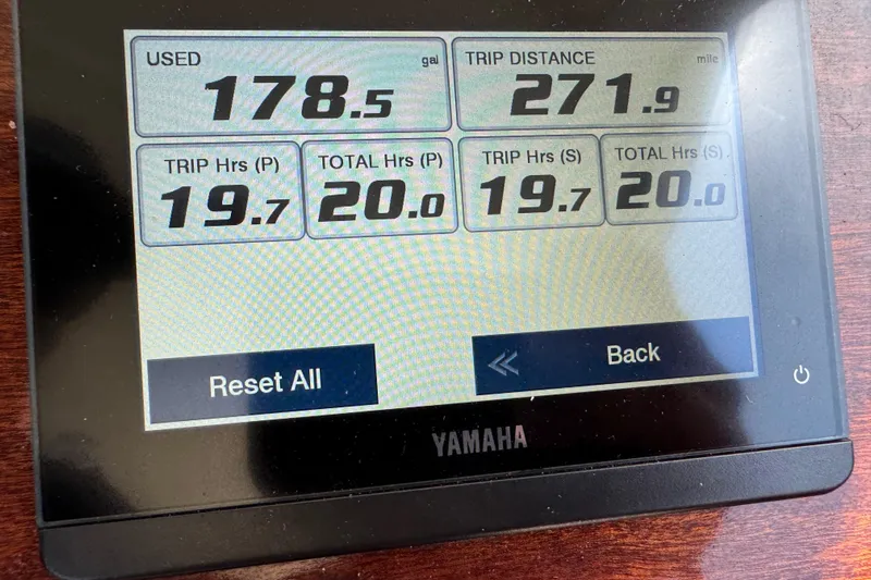  Yacht Photos Pics Yamaha display showing trip data: 178.5 gallons used, 271.9 miles traveled, 2026 NorthCoast 285 HT.