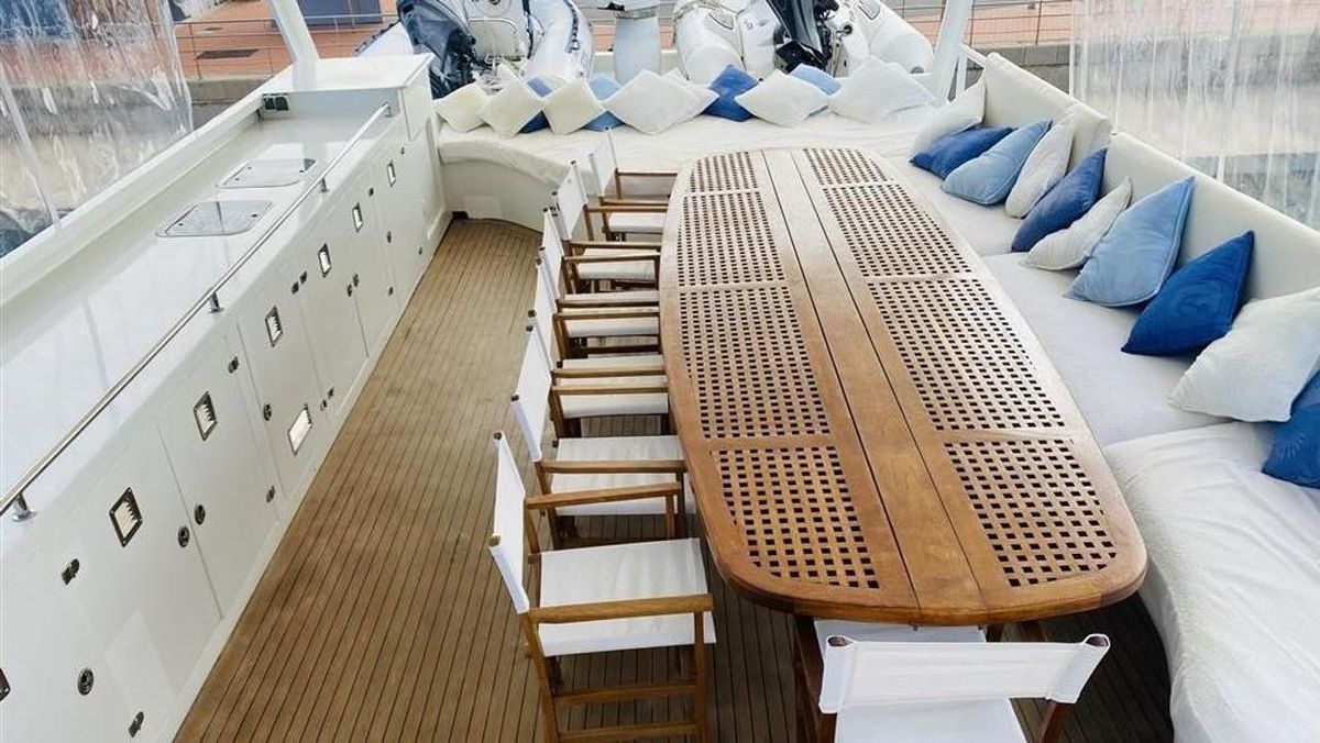 2005 Explorer Motor Yachts 94 