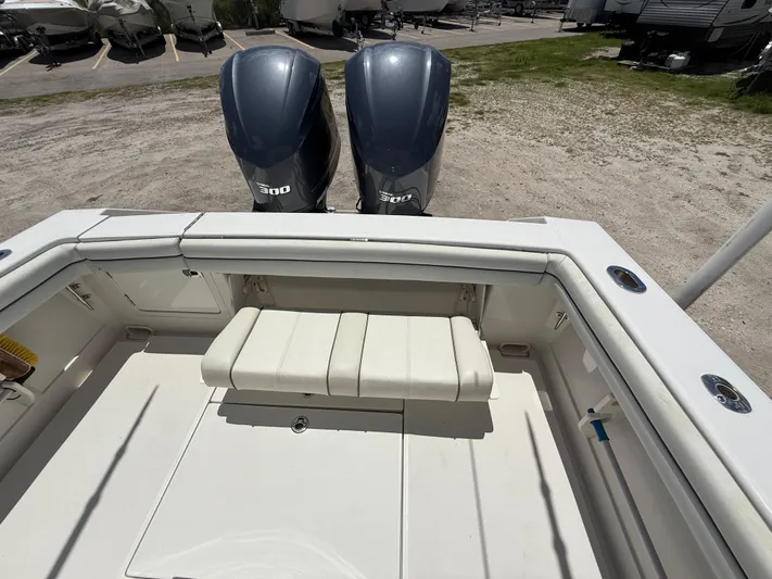  Yacht Photos Pics 2014 Jupiter 30 FS boat with twin 300 horsepower engines, featuring a spacious deck area.