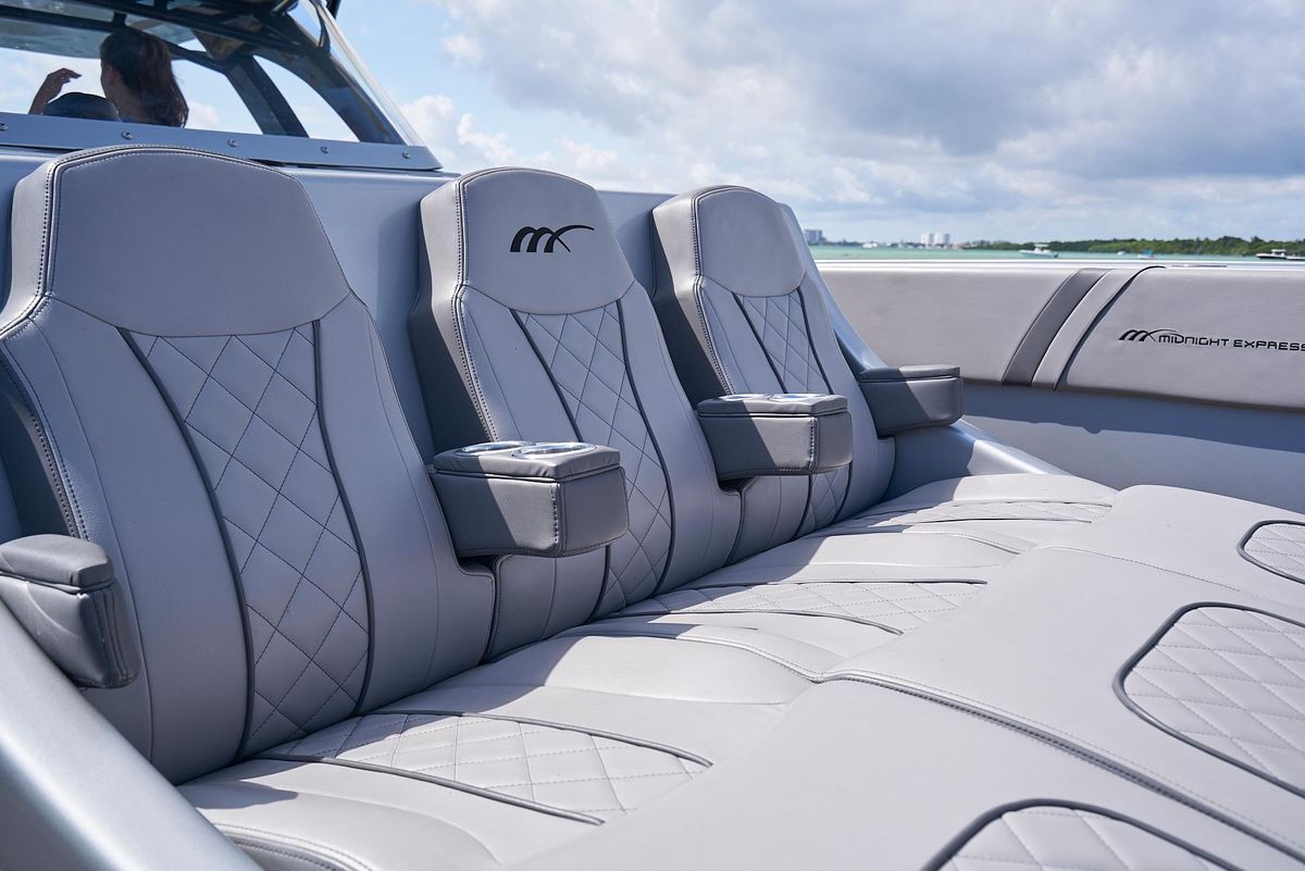 2018 Midnight Express 43 
