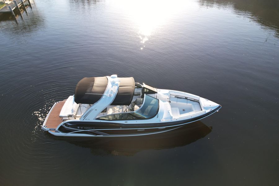 2015 Formula 330 Crossover Bowrider