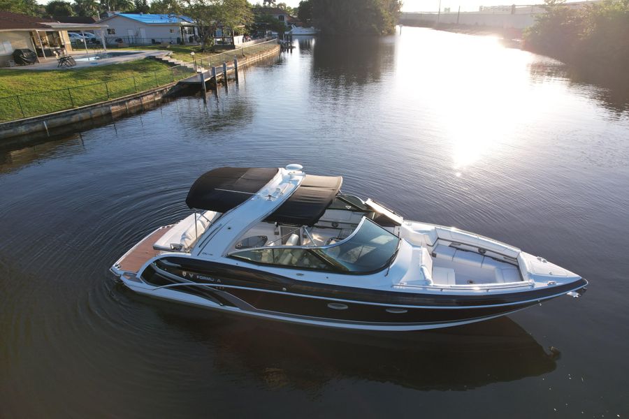 2015 Formula 330 Crossover Bowrider