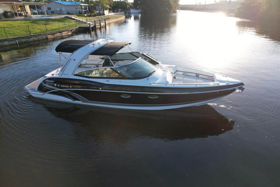 2015 Formula 330 Crossover Bowrider