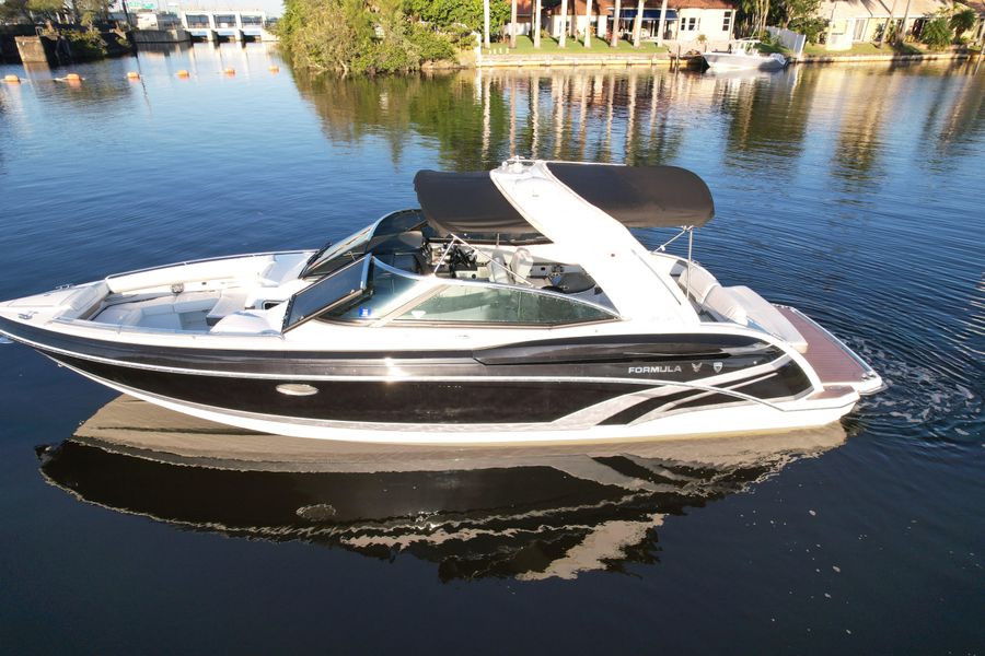 2015 Formula 330 Crossover Bowrider