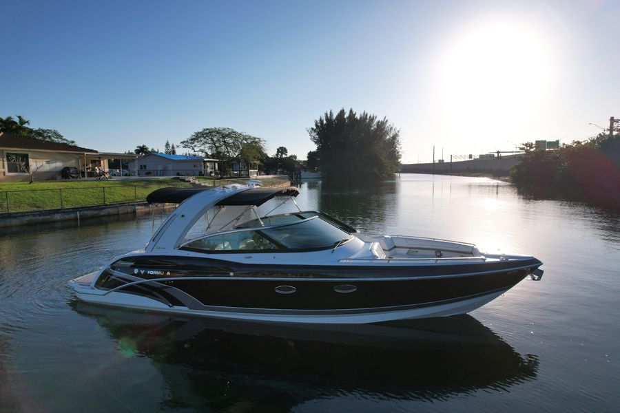 2015 Formula 330 Crossover Bowrider